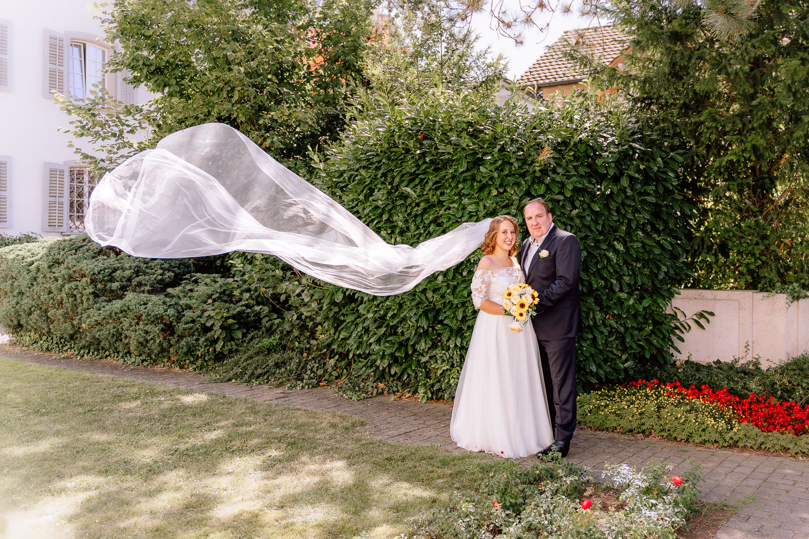 Hochzeitspaar, Brautpaar, Lovestory, Schweiz, Schleier fliegen lassen